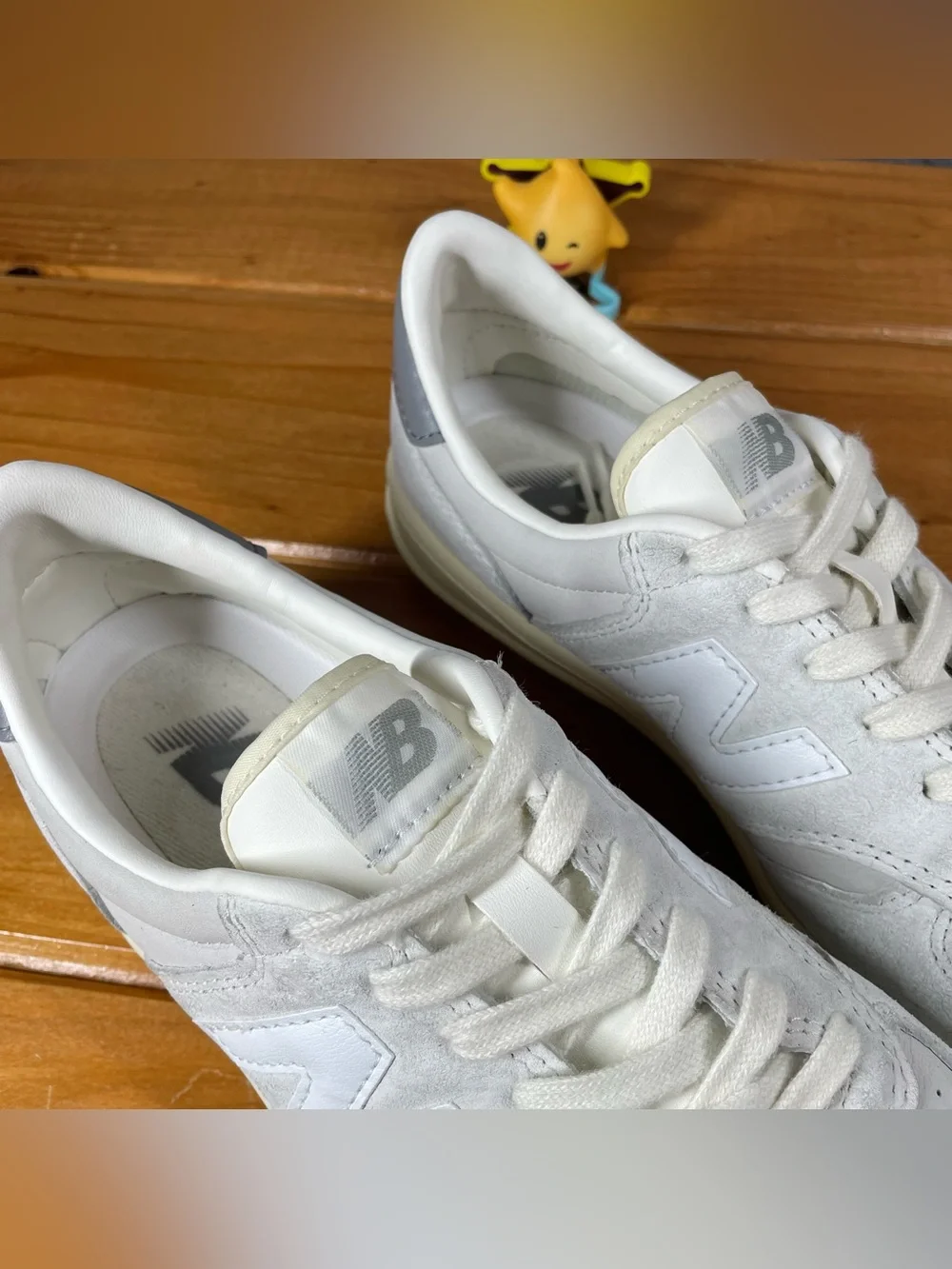 New Balance T500 Mens Size 7 / Womens 8.5 White Gray Suede Sneakers CT500PMG